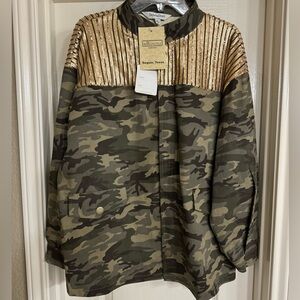 NWT Davi & Dani Camouflage/Gold Women’s Medium Jacket